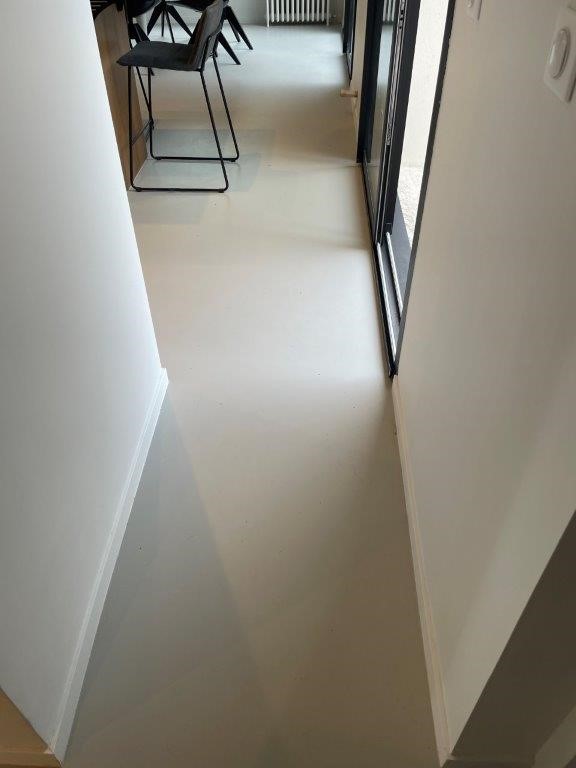 résine de sol autolissante