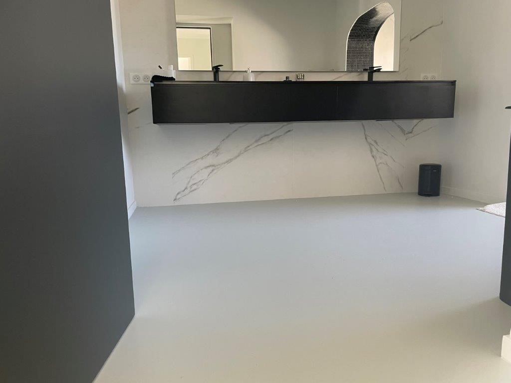 résine de sol autolissante