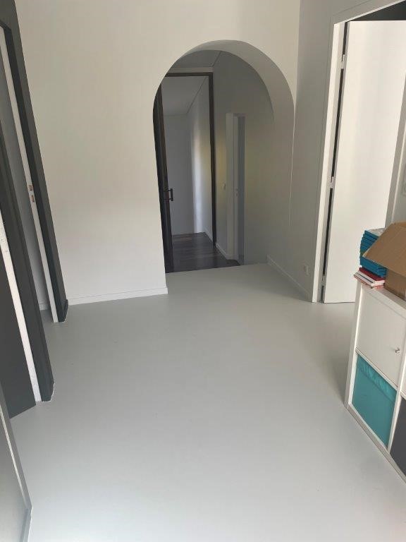 résine de sol autolissante